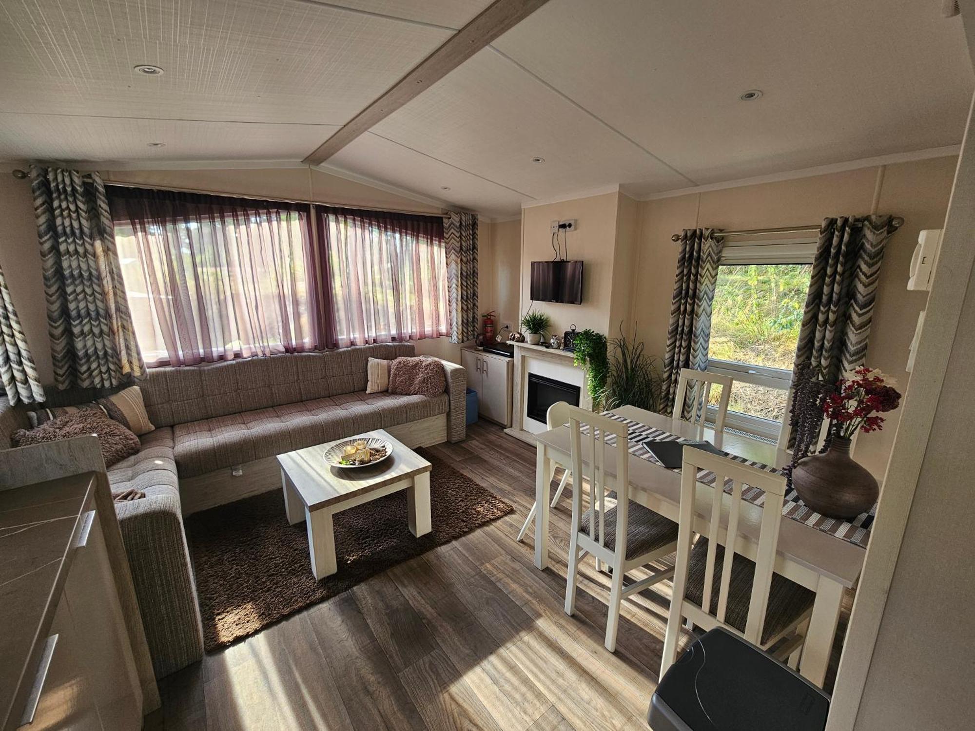 Luxe 4 Persoons Chalet Op 5 Sterren Camping ラールテ エクステリア 写真